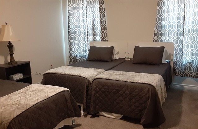 Six bedrooms, 3 baths, 2 TVs. Near Lackland, Randolph, and downtown San Antonio!