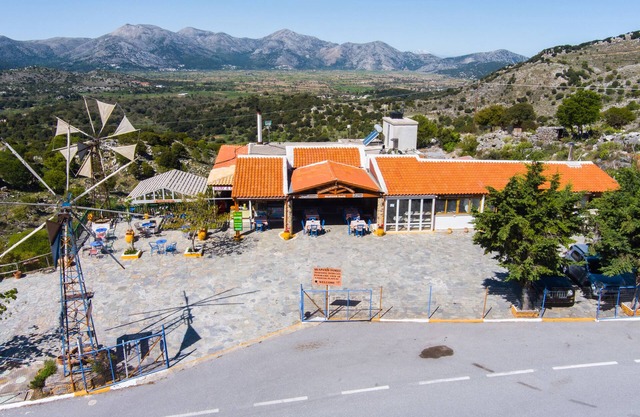 Skapani's House Guesthouse with Mountain View, Shared Terrace & Wi-Fi