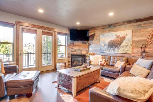 Ski, Hike and Relax Eden Condo with Hot Tub Access