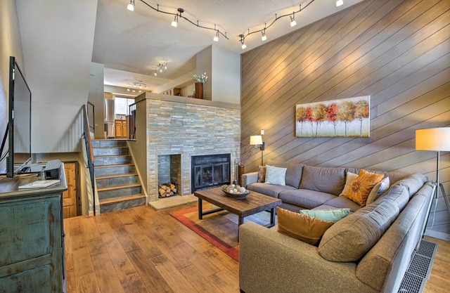 Ski-In Breckenridge Abode: Walk to Main St & Lifts