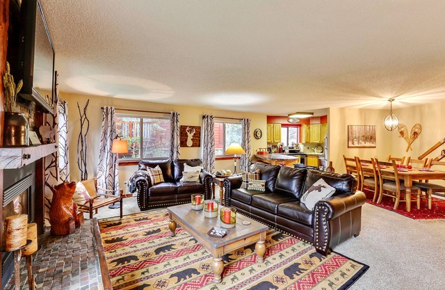 Ski-In Condo on Four O'Clock Ski Run - 1 block from Downtown