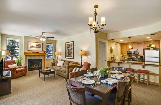 Ski In Out Luxury Condo 4375 I Huge Hot Tub I Great Views I Best Price I Discounted Attractions
