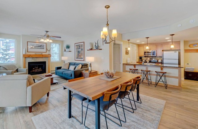 Ski In Out Luxury Condo 4475 I Huge Hot Tub I Great Views I Best Price I Discounted Attractions