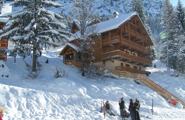 Ski in Ski Out Luxury Apartment with South West Facing Balcony!