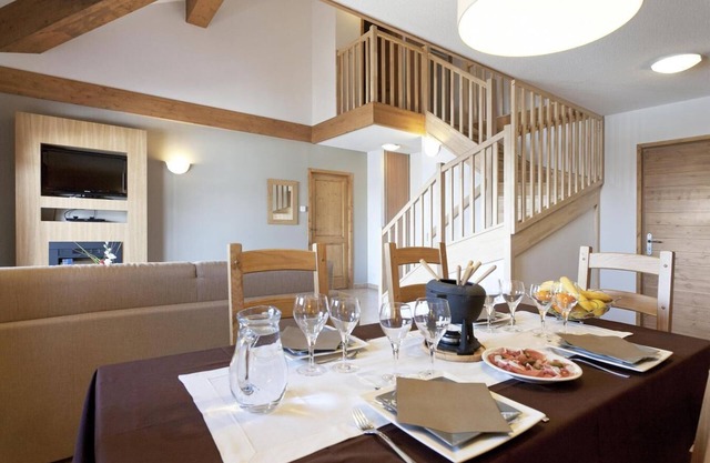 Ski-in/ski-out & foot of the slopes, fitness, swimming pool, terrace, balcony, tv, ski locker