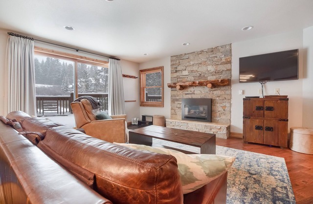 Ski-in/Ski-Out Breckenridge Mountain Retreat; Full Remodel
