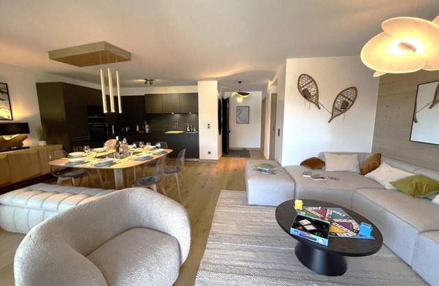 Ski-in/ski-out & foot of the slopes, 4th floor, swimming pool, parking, tv, ski locker, 98m²