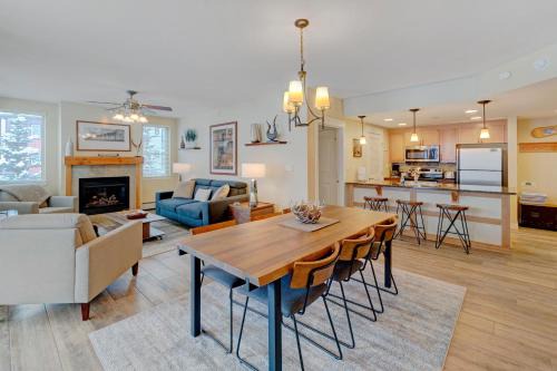 Ski In Ski Out Luxury Condo 4475 With Huge Hot Tub I Great Views I Best Price I FREE Adventures Daily