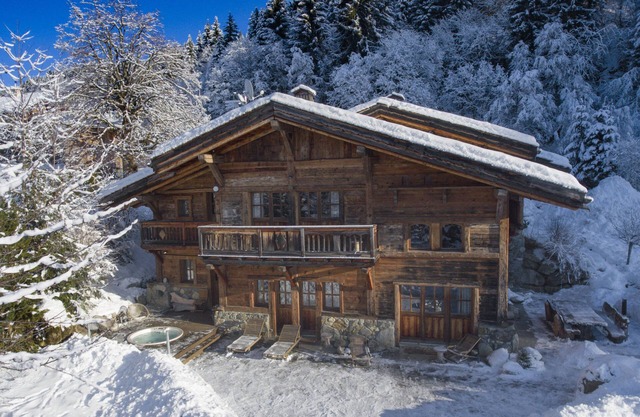 Ski-in/Ski-out Megeve luxury with jacuzzi & stunning views