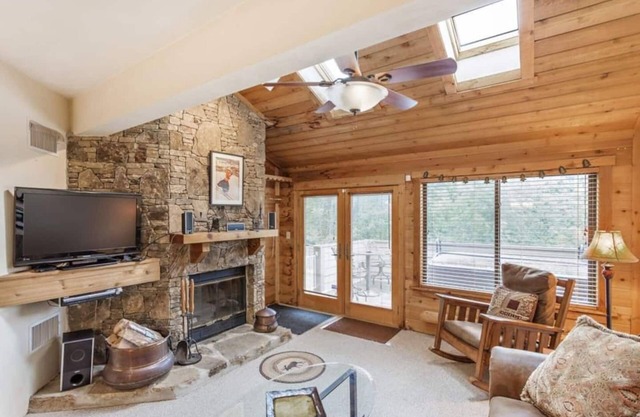 Ski-In/Ski-Out Sunridge Community Condo at 7 Springs Resort