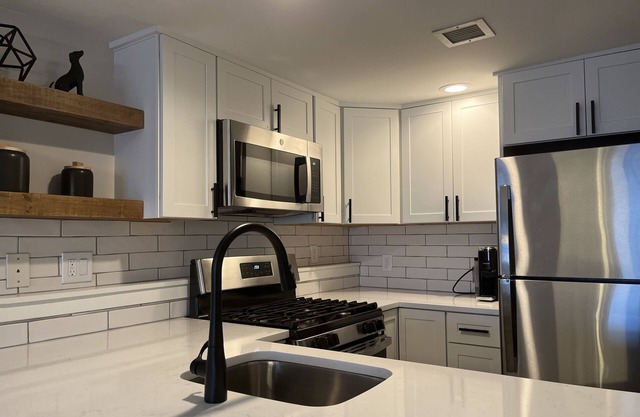 Ski Okemo! Walk to the slopes from your modern 2 bed/2 bath condo at Winterplace