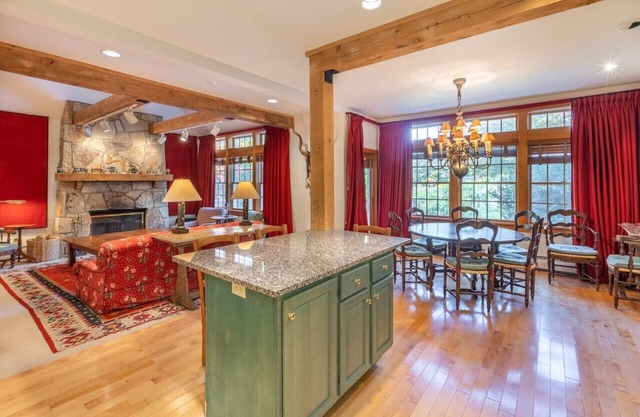 Ski on Ski Off Stratton Snowbridge Townhome with Hot Tub