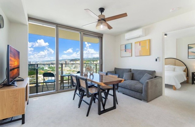 Sky Ala Moana 2908: 2 BR, 2 BA in Honolulu, Sleeps 4