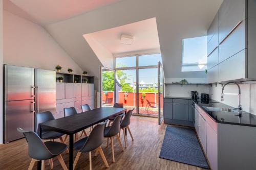 Sky Loft Leipzig - moderne Dachwohnung mit Terrasse und Blick aufs Rathaus