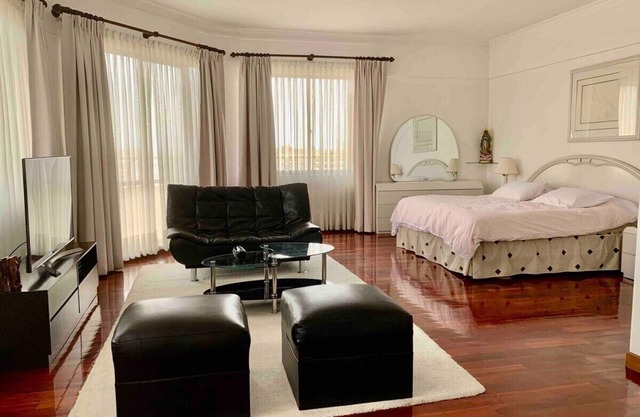 Sky Oasis I Plaza Quintanilla I Parking I Sleeps 8