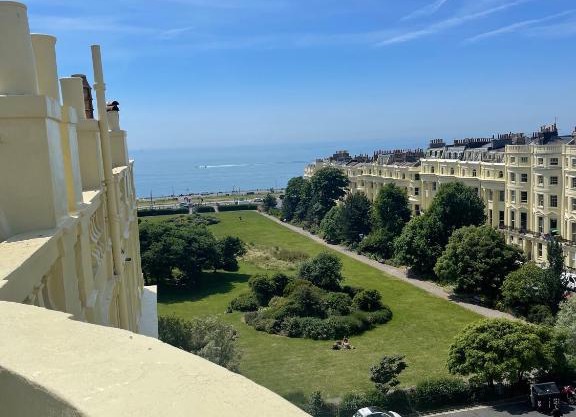 Sky View Double Bed Apartment in Brighton and Hove by MyHolidayLet