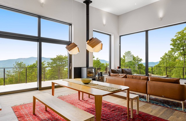 Sky Zen | House in Warren with ridge line mountain views - dogs welcome