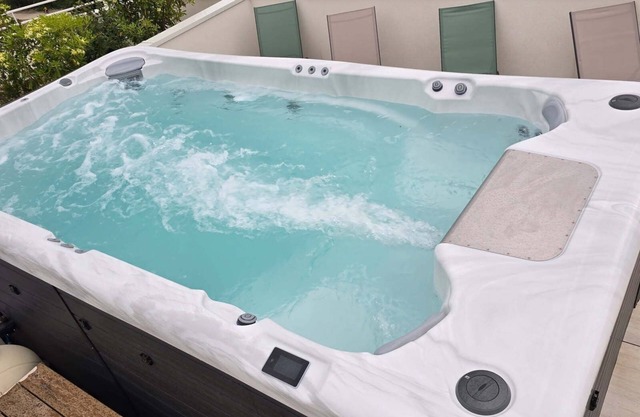 SKYLINE ROOF TOP SPA DE NAGE