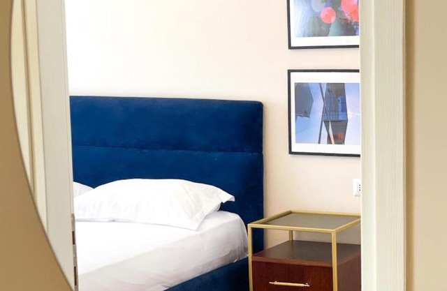 Skyline Sunset & Central Towers View - Modern 1BR