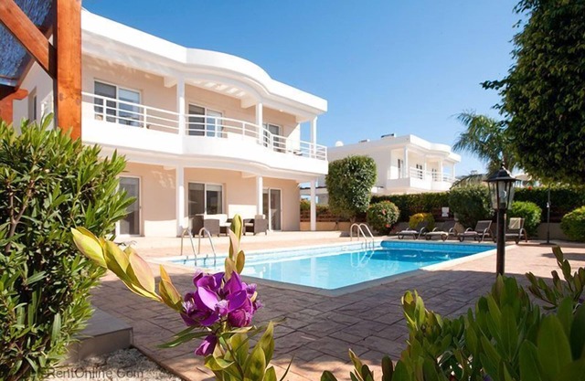 Skytrees Villa - 4 Bed, 3 Bath Villa with Private Pool near the Sea. Walk to Tavernas