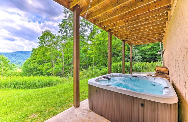 Slaty Fork Escape w/Mountain View + Hot Tub!