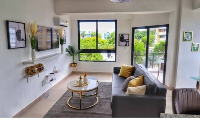 Sleek 1-Bedroom Condo w/Rooftop Hot tub in Gazcue