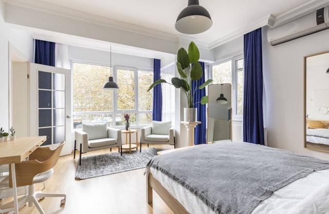 Sleek Flat w Balcony 8 min to Coast on Bagdat Ave