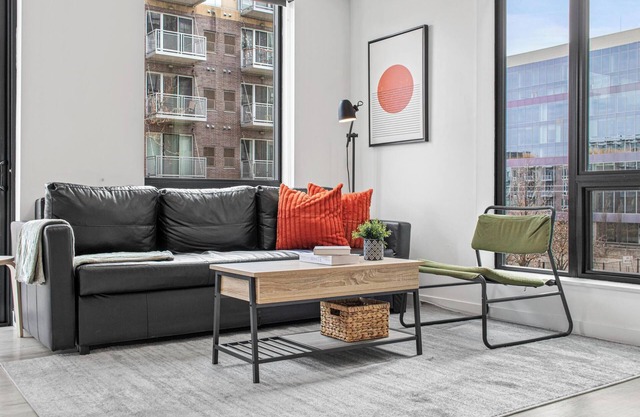 Sleek & Serene Haven mins to DT w Gym, BBQ Rooftop