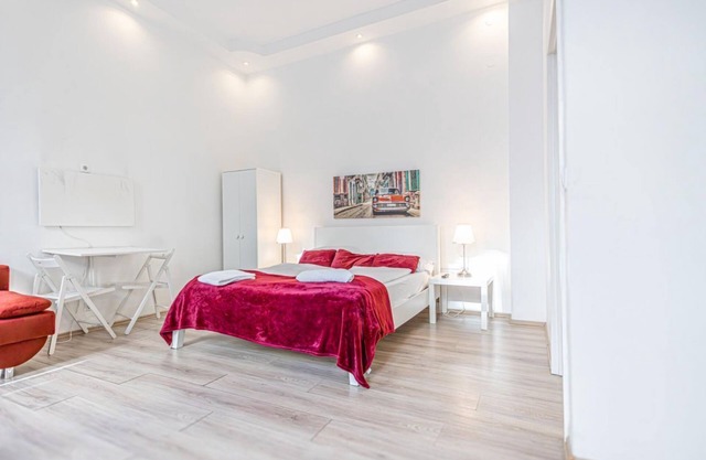 Sleek Studio Apt. | Suitable for Longstays