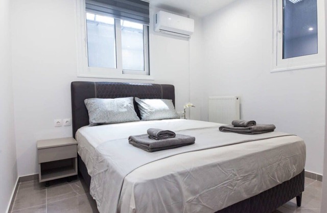 Sleek & Stylish Brand-New Apartment Near Megaro Mousikis