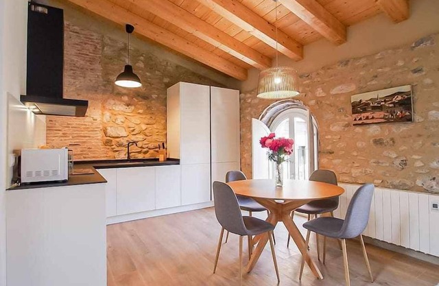 Sleep and Stay Besalú Iglesia Atico with terrace