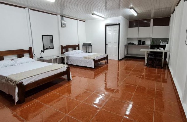 Sleep&Go! Cabina Cuadruple en Siquirres Centro - and rafting tour!