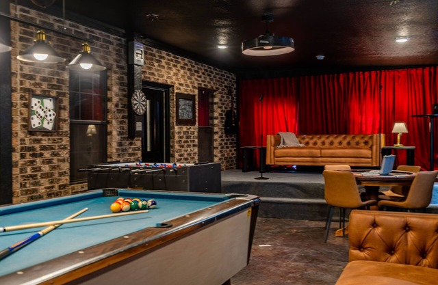 Sleeps 10 | Karaoke Bar+Poker Table | Game Lounge
