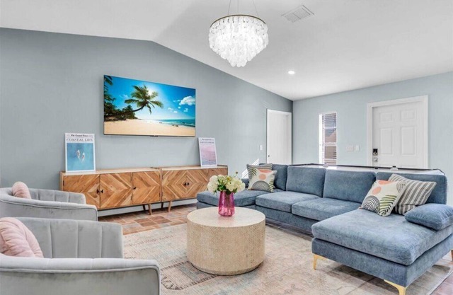 Sleeps 12 4BR/4BA Heated Saltwater Pool 2 King Suites Min to AMI & IMG
