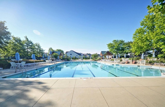 Sleeps 12 - Luxurious 5 Bedroom Home in an amenity rich Bear Trap Dunes Golf Community! Beach Shuttle, 2 Outdoor Pools, 1 Indoor Pool, Fitness Center, Tennis, Wifi!
