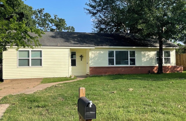 Sleeps 14 - Game Day Stay by Kyle Field