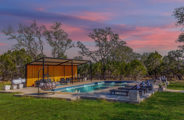 Sleeps 18, Football Fave, Pool, Hot Tub, 2 Fire Pits