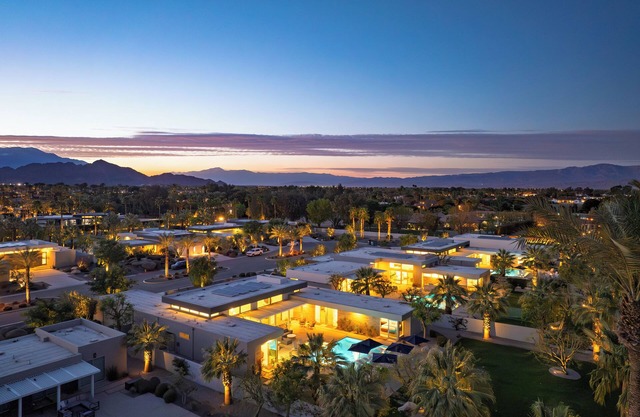 Sleeps 40 | 3 Luxe Villas next to Empire Polo Club | Putting Green & Pickleball