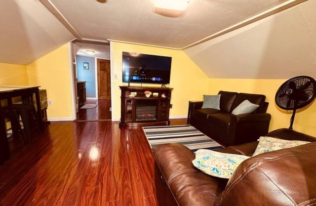 Sleeps 6 cozy, furnished near Sylvan Beach,lake, hunting, fishing, snowmobiling