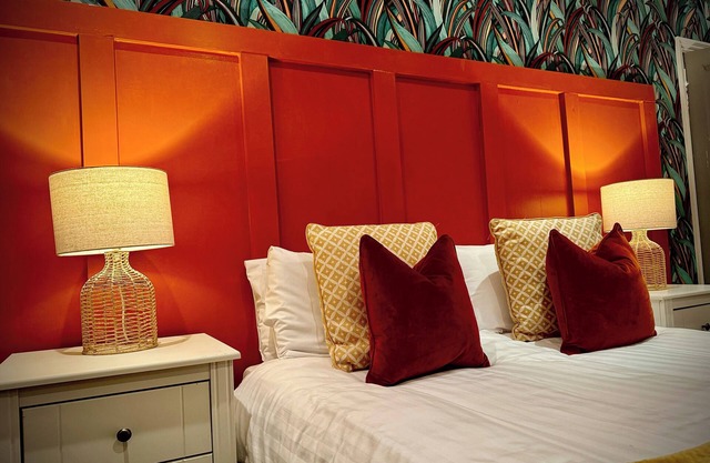 Sleeps10-Parking-Garden-HotTub-PetFriendly