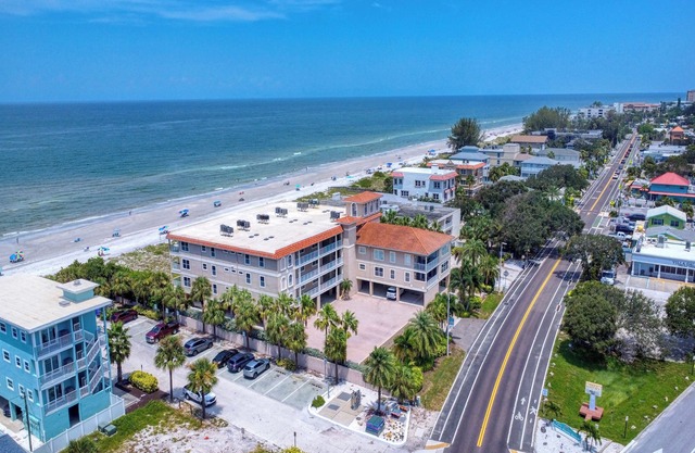SMACK ON THE BEACH! OCEANSIDE CONDO.
