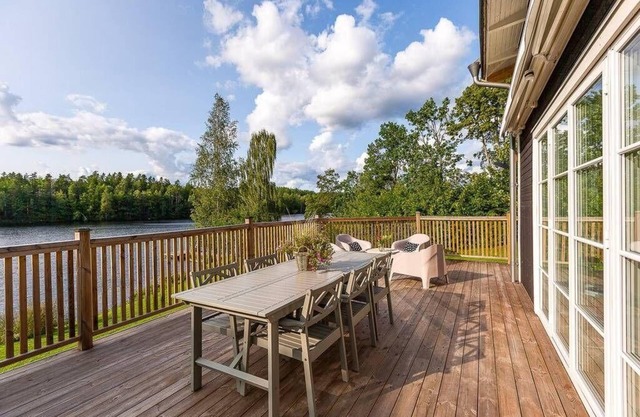 Småland pure - direct lakeside location with sauna and jacuzzi