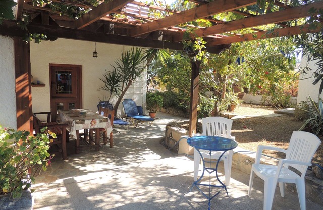 Small country house with garden and arbor next to 2 wonderful beaches