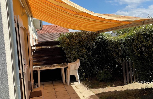 Small house with a small garden 300 m from the beach