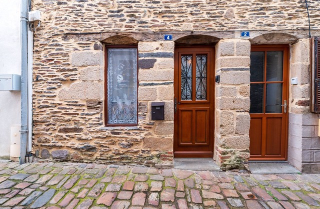 Small Malestroyenne House