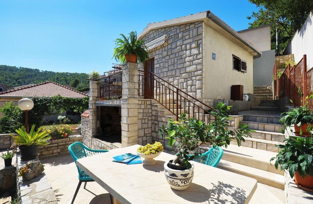 Small stone house in a quiet place island Solta