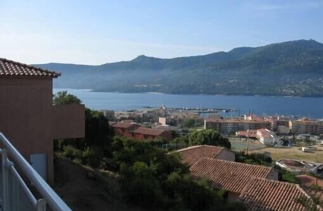 small villa with infinity pool and panoramic view of the gulf