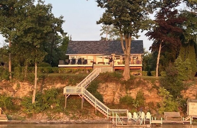 Smith's Lake House, built 2021, enjoy spectacular sunrises, 4 bedroom 2 bathroom