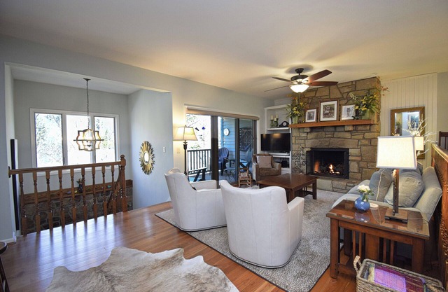 Smokies 2 | Fireplace, Restaurant, Pool, Spa