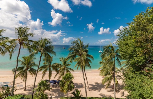 Smugglers Cove 6 (3 bed): Beachfront condo